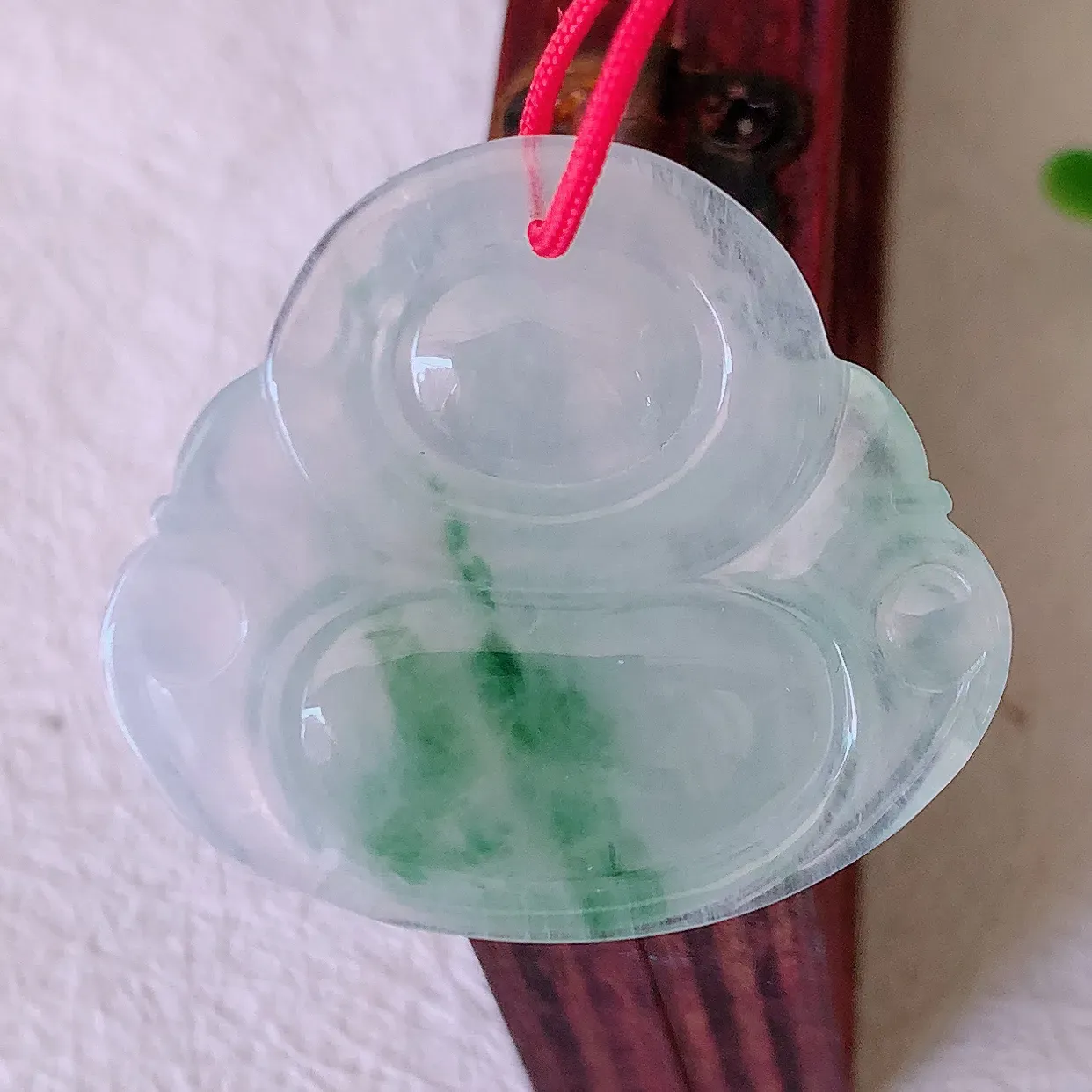 自然光实拍，冰种飘花翡翠佛公吊坠，玉笑佛，饱满，开脸喜庆，配戴优雅迷人！#46.7