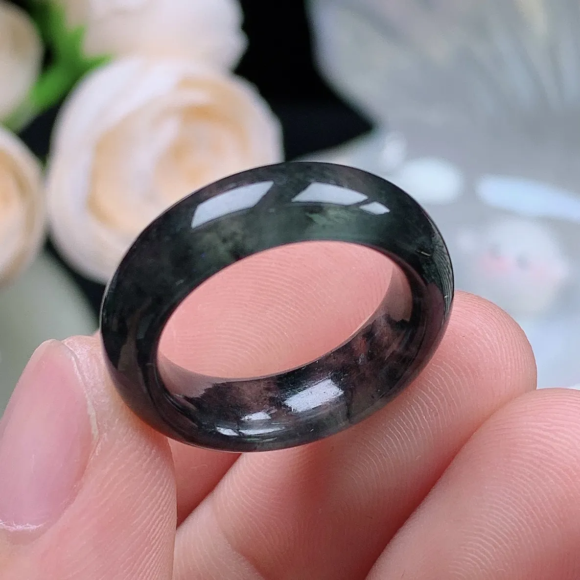 缅甸翡翠老坑冰种水润起胶冰乌鸡戒指玉指环  水润通透 尺寸：16.9-6.4-3.8mm 14号圈口2S