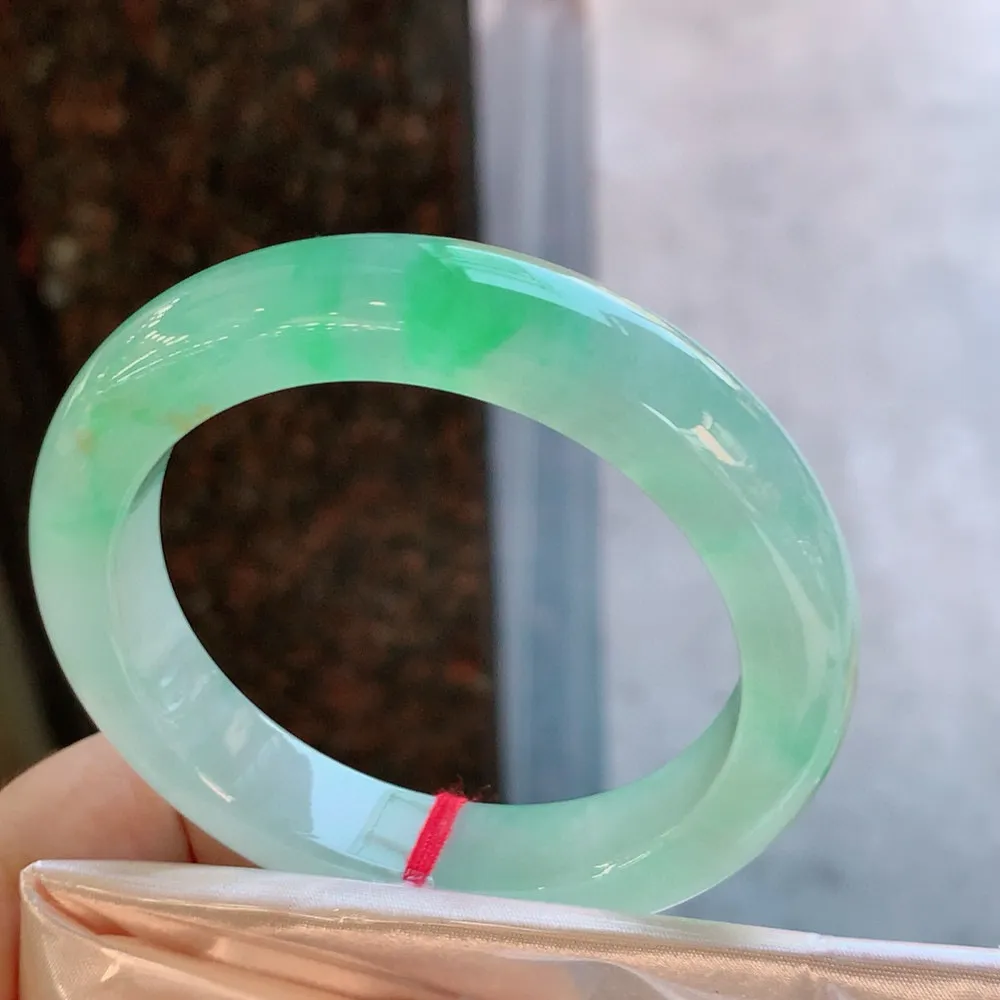 正圈冰玻阳绿 无瑕 尺寸:57.1/12.2/9.6 种色俱佳