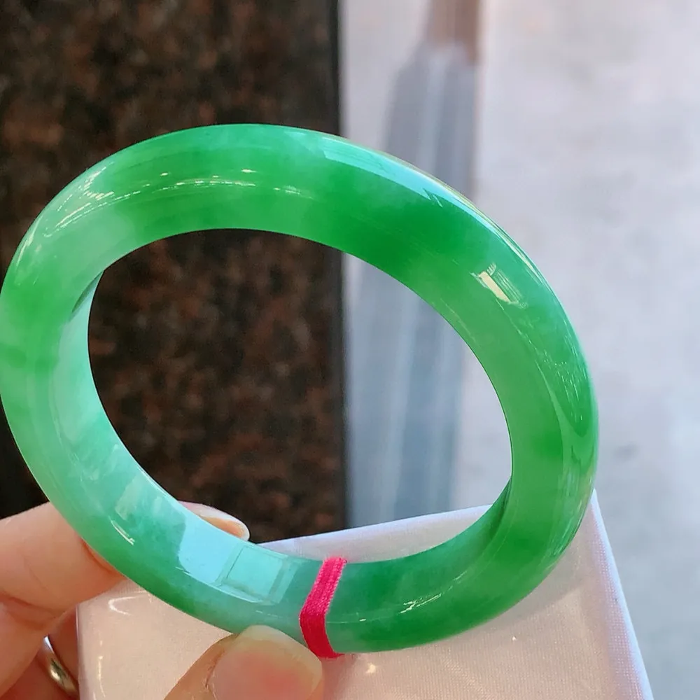 正圈一大圈阳绿 无瑕 尺寸:57.4/11.4/9.4 色阳