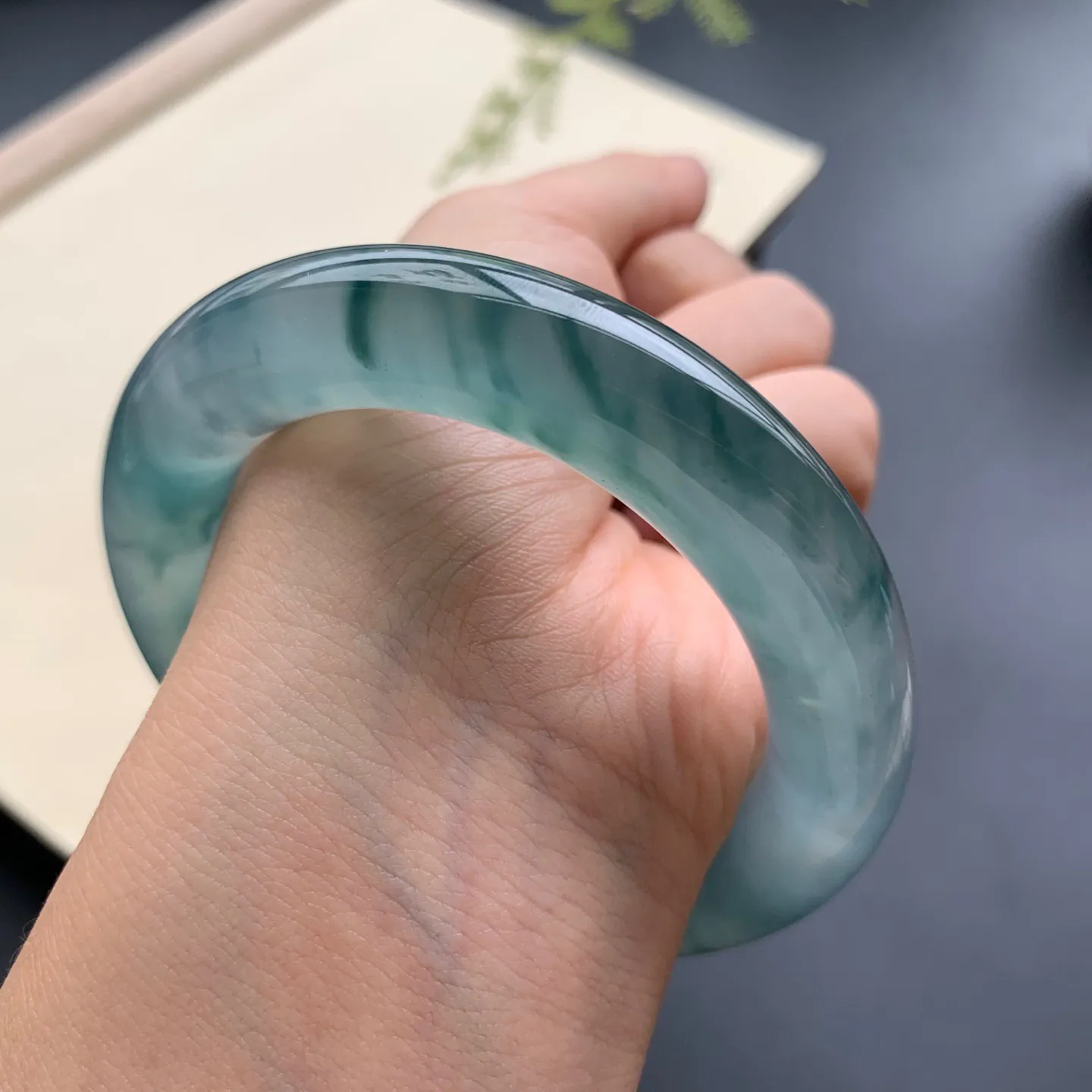 54圈口冰种飘花圆条手镯 尺寸：54-12，无纹裂，花色浓郁，胶感十足