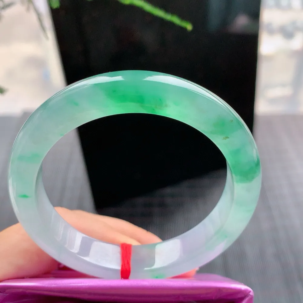 正圈冰玻阳绿 无瑕 尺寸:54.1/12/8.5 种色俱佳