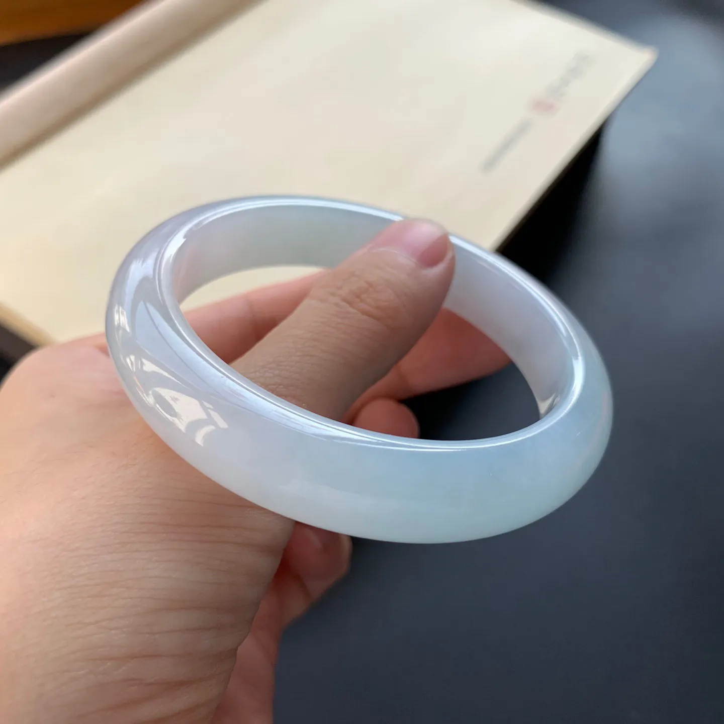 56.8圈口冰正圈手镯 尺寸：56.8-12.2-8.2，无纹裂，水润起胶，白净光滑