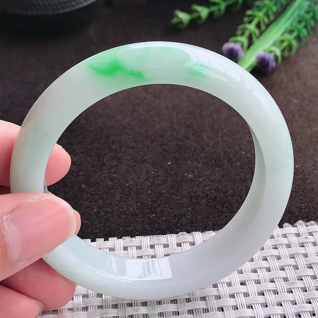 天然a货翡翠56/11.9/8.5老坑精美温润飘阳绿手镯宽边翡翠玉镯美人镯