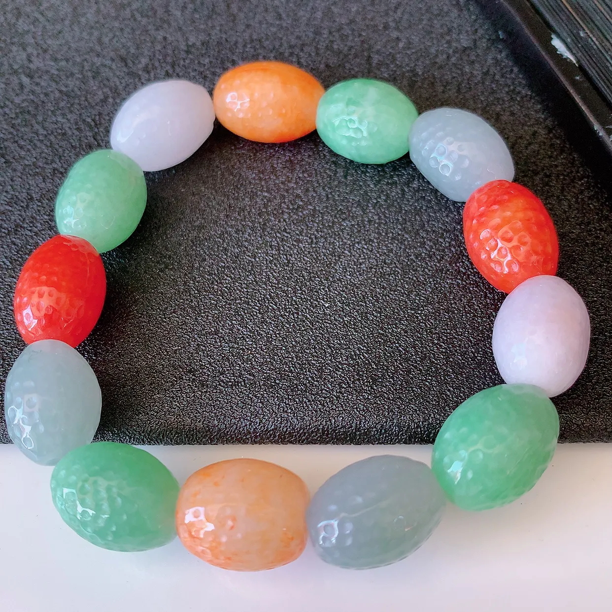 自然光实拍，冰润多宝翡翠核桃手链，多彩路路通翡翠手串，颜色丰富，料子细腻，高档大气，自戴送礼佳品！#