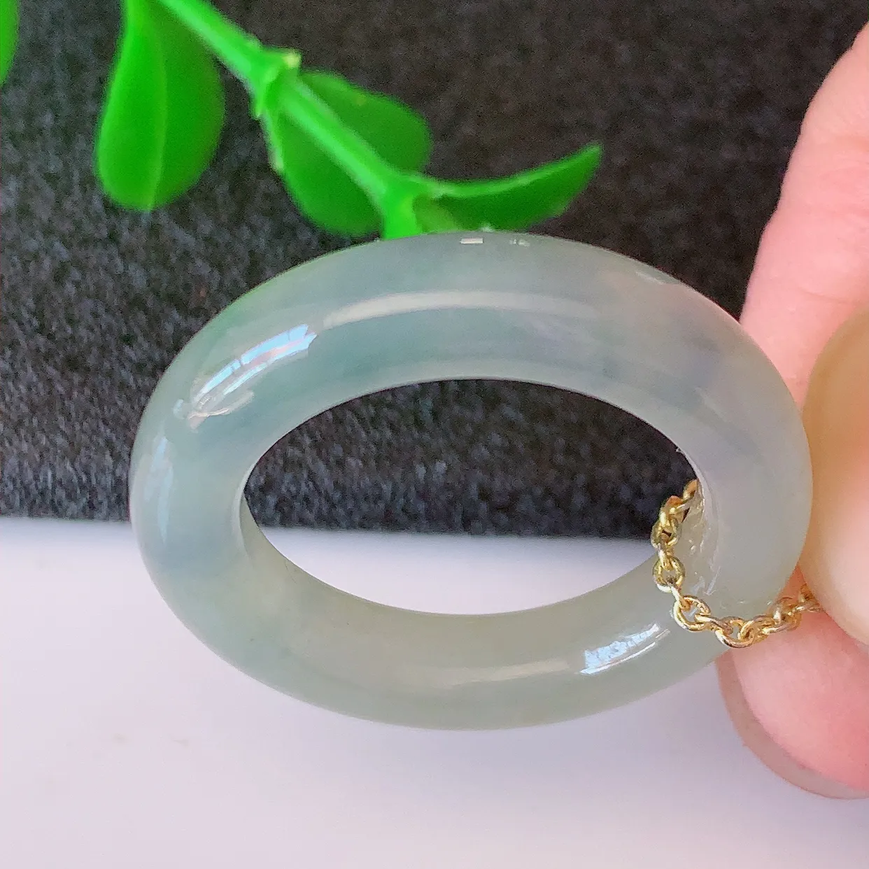 自然光实拍，17mm内径冰紫罗兰翡翠指环，玉戒指，玉质莹润，好精美好冰润的指环，14圈口，上手纤巧！#1.7尺寸17*4.6*4