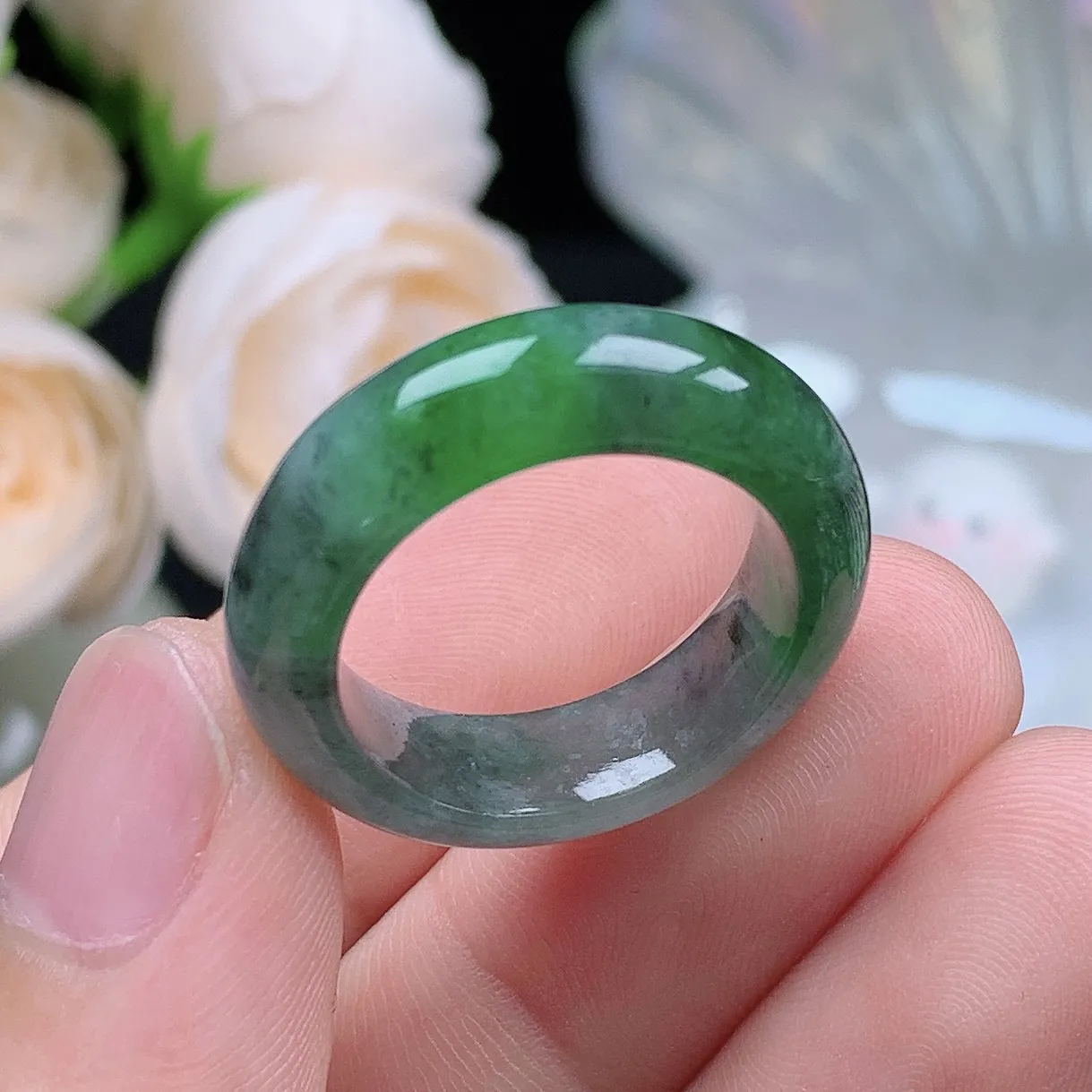 缅甸翡翠老坑种水润起胶乌鸡飘阳绿戒指玉指环  水润通透 尺寸：18.4-6.8-4.1mm 18号圈