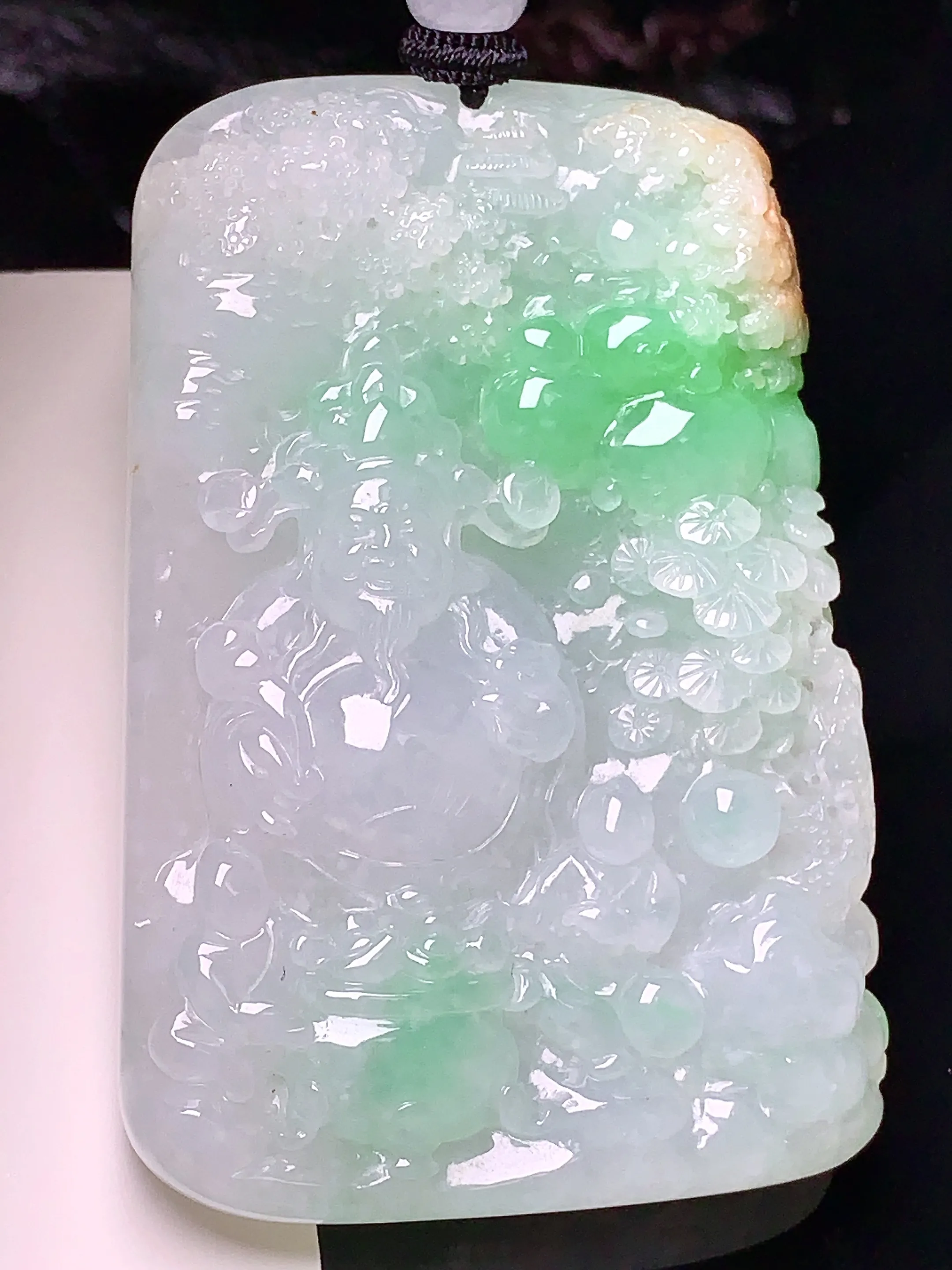 飘绿财神吊坠 玉质细腻 色泽清新艳丽 整体尺寸62*41.2*11.2