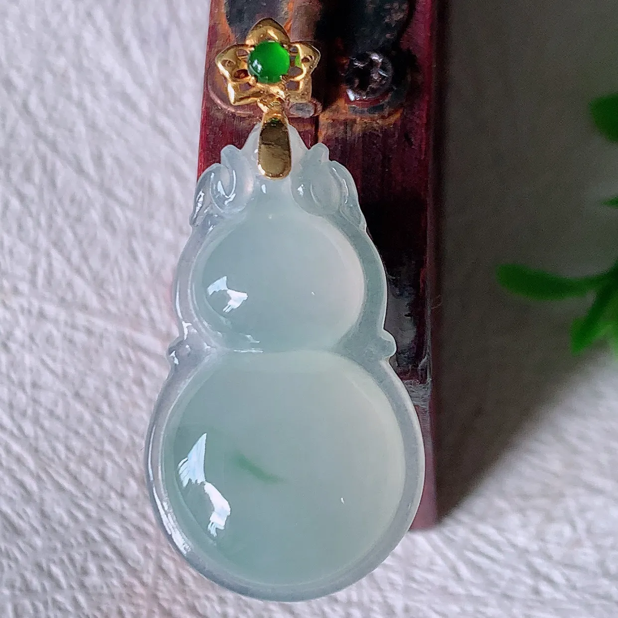 18K金镶嵌冰种飘花翡翠福禄葫芦吊坠，种老水足，雕工精湛 ，寓意美好，佩戴时尚出众！#12.7整体32裸石26-15.5*5.6