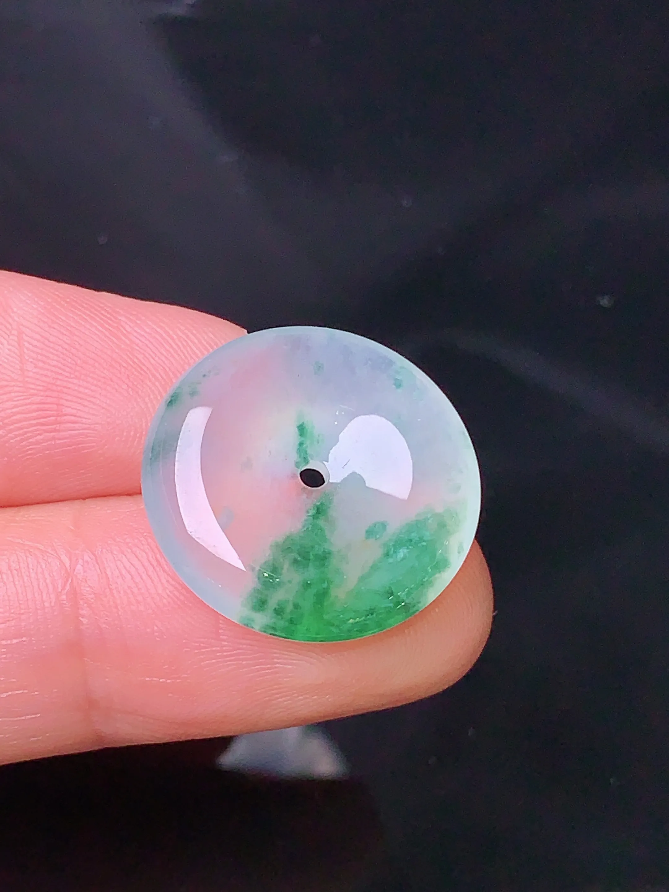 飘绿平安扣吊坠 玉质细腻 色泽清新艳丽 整体尺寸19.5*4.8