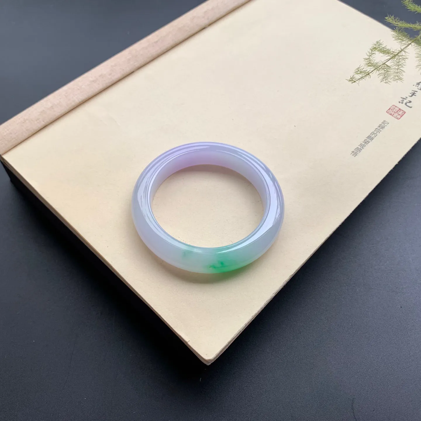 57圈口春彩正圈手镯 尺寸：57-12-9.8，无纹裂，水润细腻，优美迷人