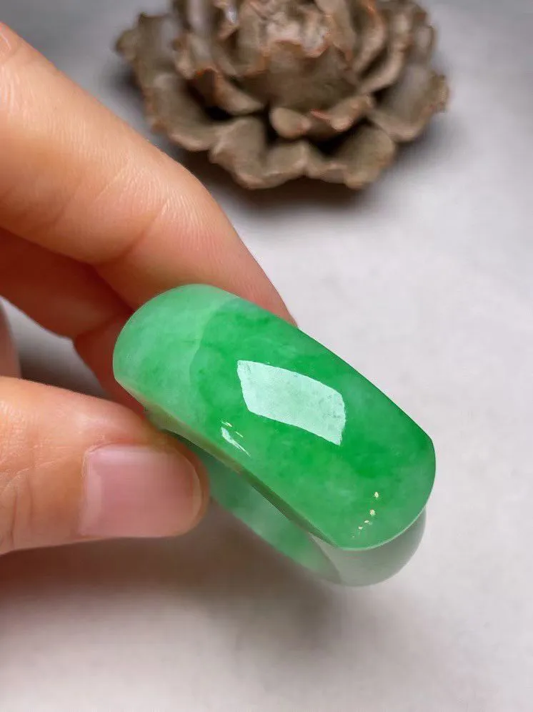 冰糯种辣色【介指】种水好，玉质细腻 ，卖相好’