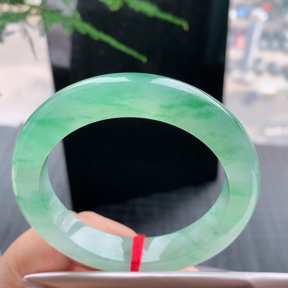 正圈冰玻阳绿 无瑕 尺寸:56.2/12.6/9.9 种色俱佳