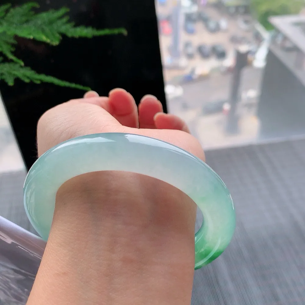 圆条高冰绿花 无瑕 尺寸:57.3/12.3/12.1 胶感十足 色好