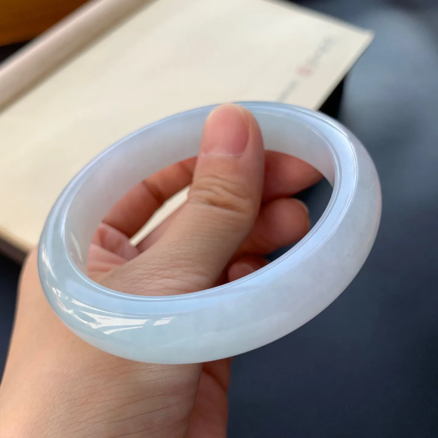 56.8圈口冰正圈手镯 尺寸：56.8-12.2-8.2，无纹裂，水润起胶，白净光滑