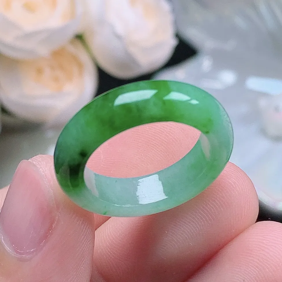 缅甸翡翠老坑种水润飘阳绿戒指玉指环  水润通透 尺寸：17.8-5.9-4mm 16号圈口2S