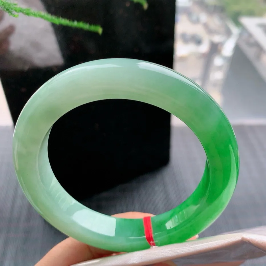 正圈一大节阳绿 无瑕 尺寸:61.3/12.5/11.1 色好 大圈口🥰🥰