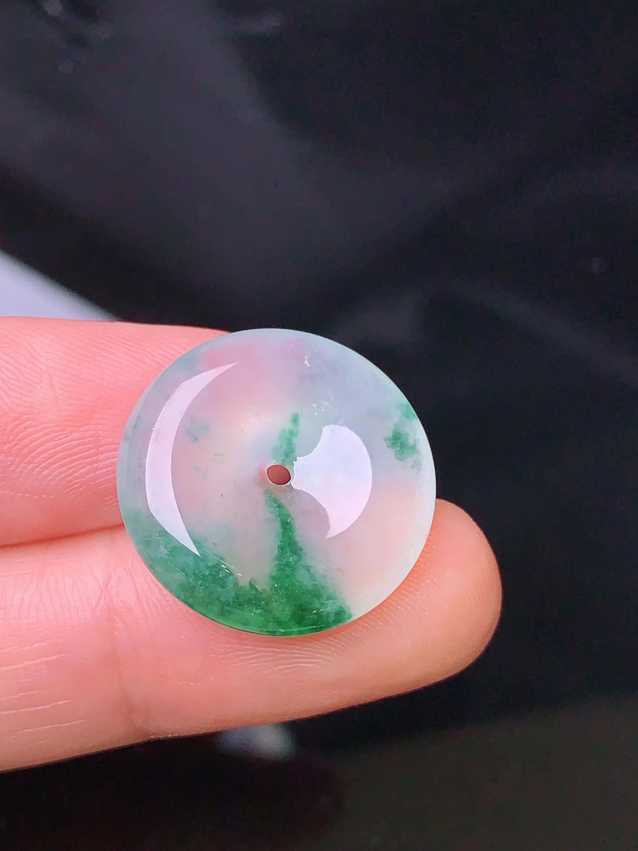 飘绿平安扣吊坠 玉质细腻 色泽清新艳丽 整体尺寸19.5*4.8