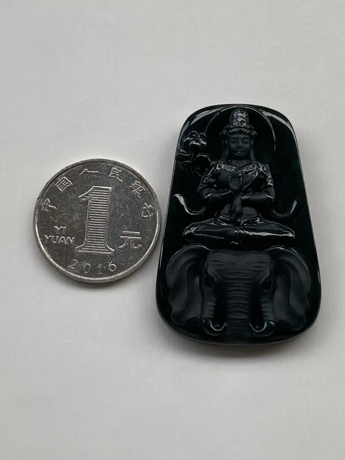 墨翠【普贤菩萨】细腻干净，黑度好、性价比高，雕工精湛，打灯透绿‘