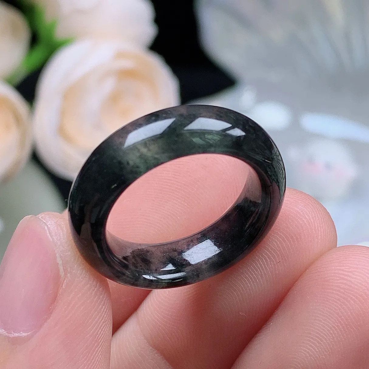 缅甸翡翠老坑冰种水润起胶冰乌鸡戒指玉指环  水润通透 尺寸：16.9-6.4-3.8mm 14号圈口