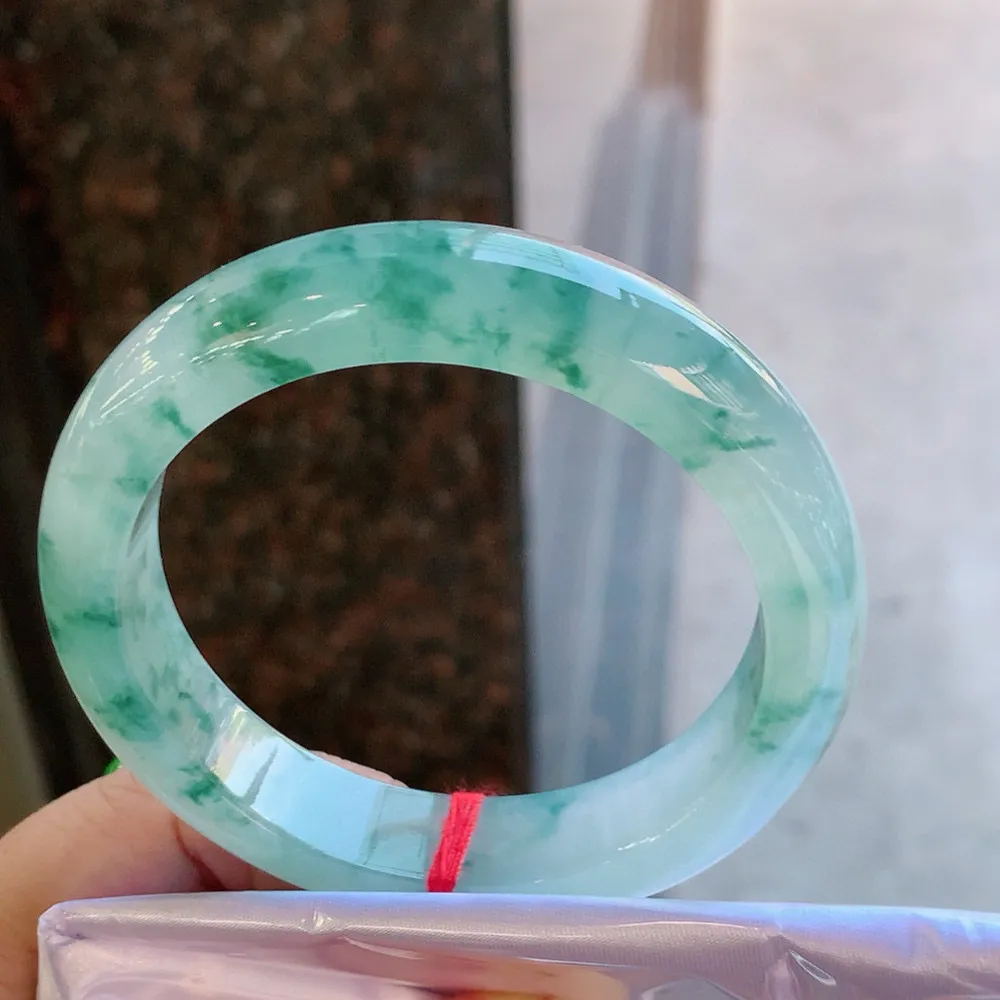 正圈高冰飘花 无瑕 尺寸:57.4/12.5/9.1 花美 种水好