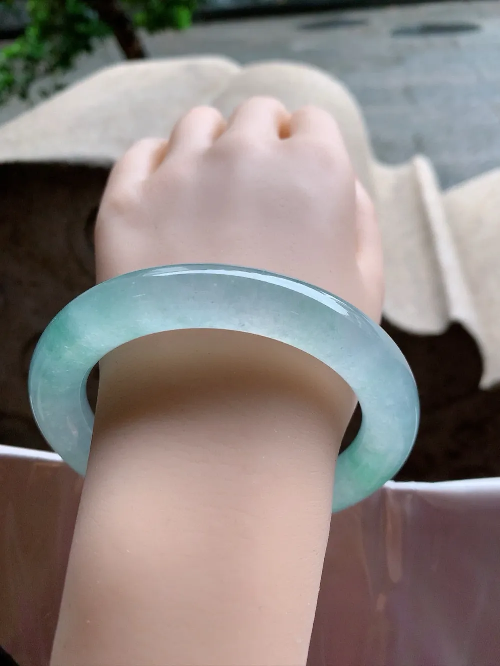 圆条冰玻阳绿 无瑕 尺寸:65.2/12.4 荧光闪闪 大圈口🥰🥰