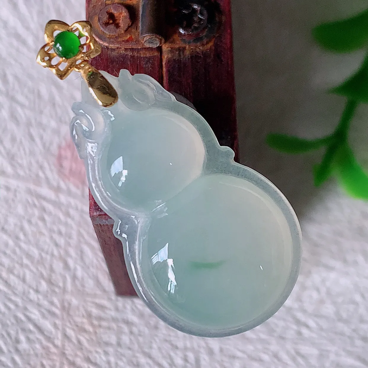 18K金镶嵌冰种飘花翡翠福禄葫芦吊坠，种老水足，雕工精湛 ，寓意美好，佩戴时尚出众！#12.7整体32裸石26-15.5*5.6