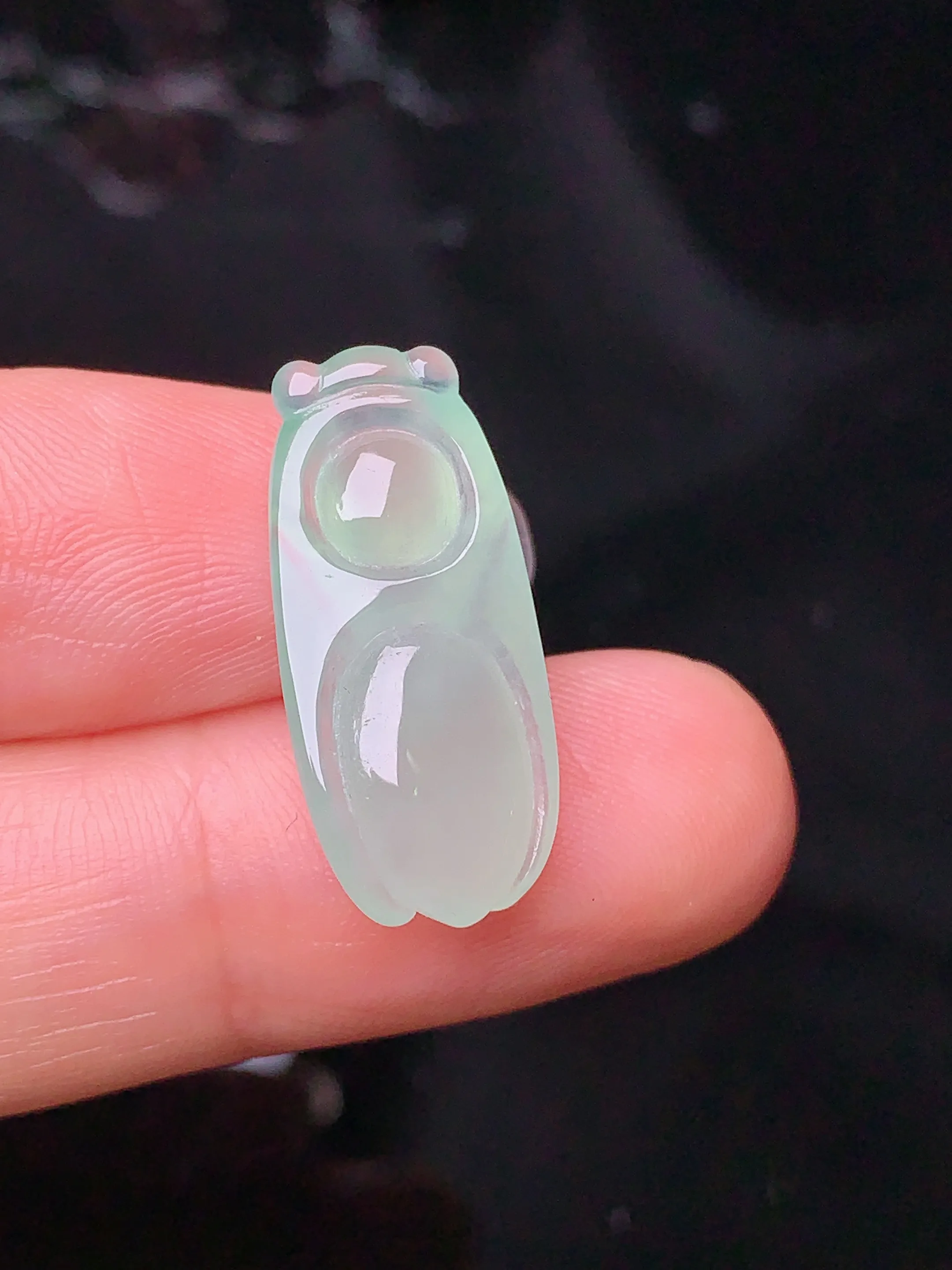 冰种金蝉吊坠 玉质细腻 色泽清新艳丽 整体尺寸22.3*10*5.5