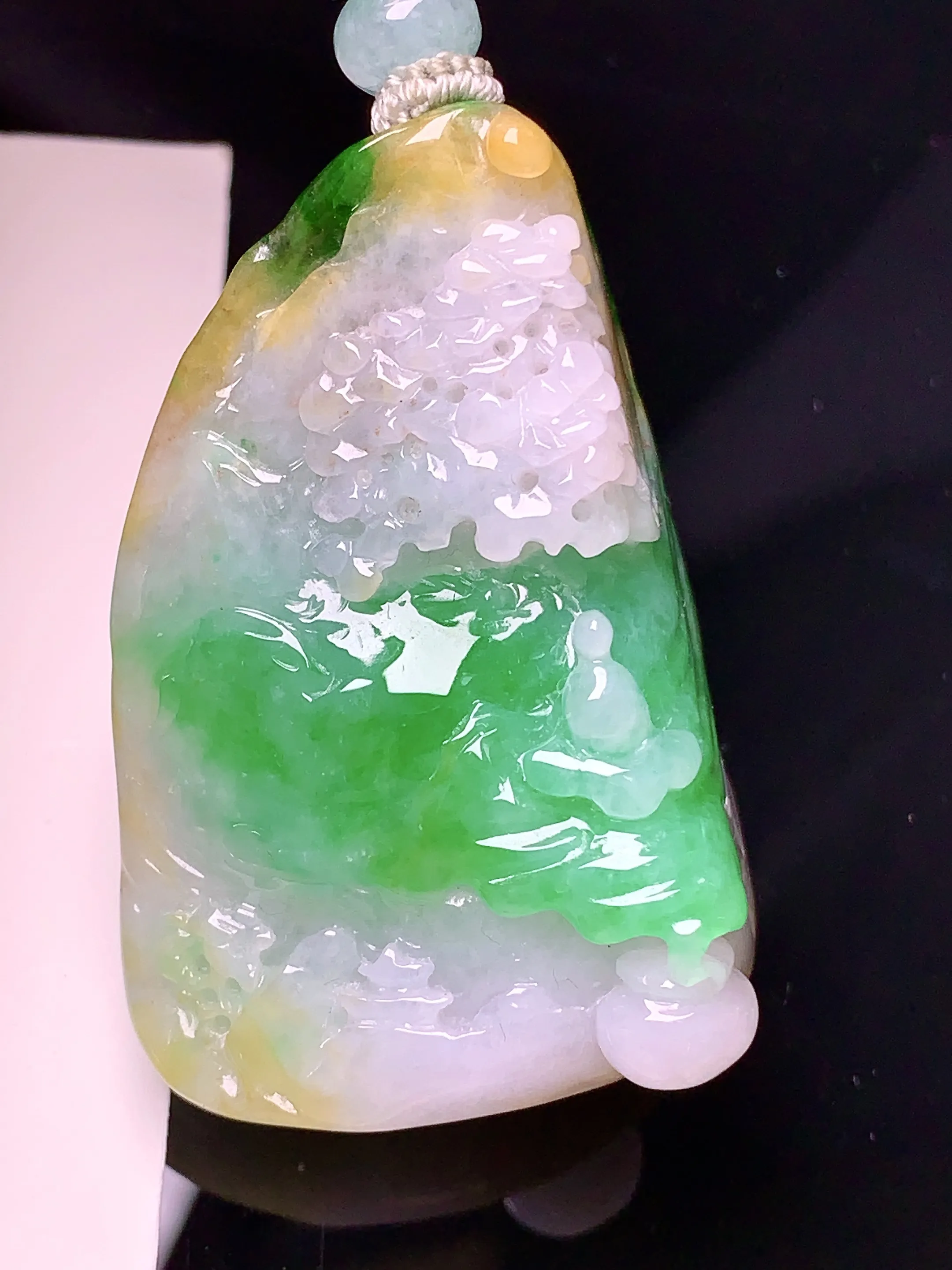 黄绿悟道吊坠 玉质细腻 色泽清新艳丽 整体尺寸45*31.5*18.7