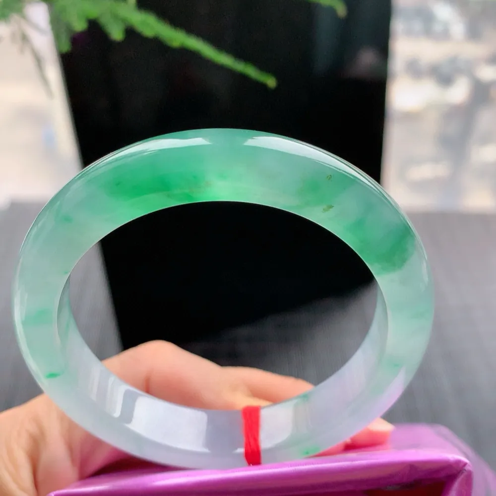 正圈冰玻阳绿 无瑕 尺寸:54.1/12/8.5 种色俱佳