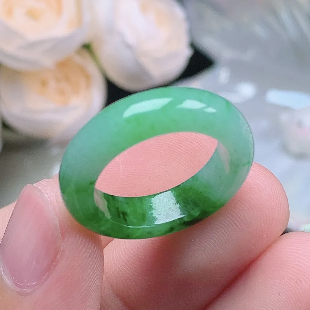 缅甸翡翠老坑种水润飘阳绿戒指玉指环  水润通透 尺寸：17.8-5.9-4mm 16号圈口2S