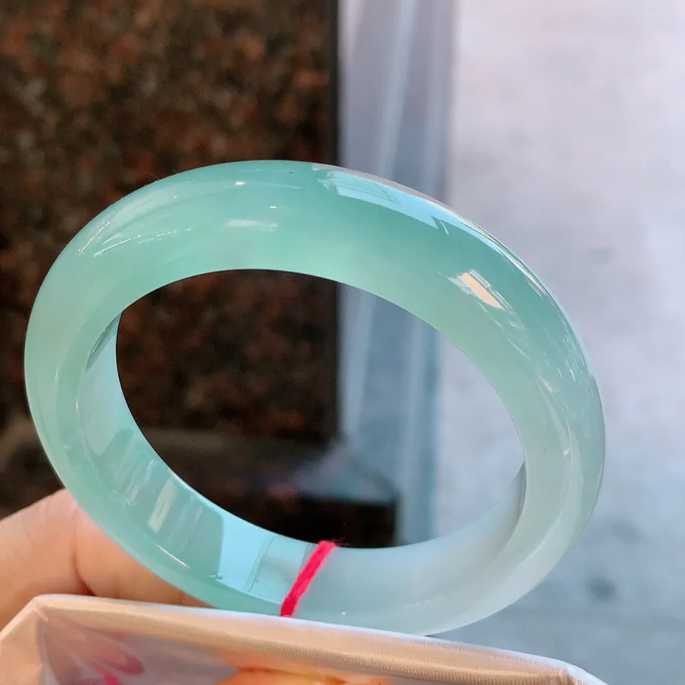 正圈高冰天空蓝 无瑕 尺寸:55.6/12.4/9.1 种色俱佳