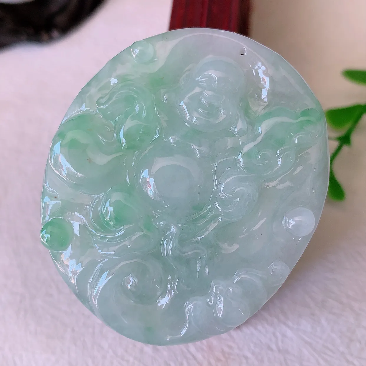 自然光实拍，冰胶飘绿翡翠逍遥布袋佛吊坠，代代有钱，水足丰盈，盈满欢喜，配戴送礼佳品！#46.7