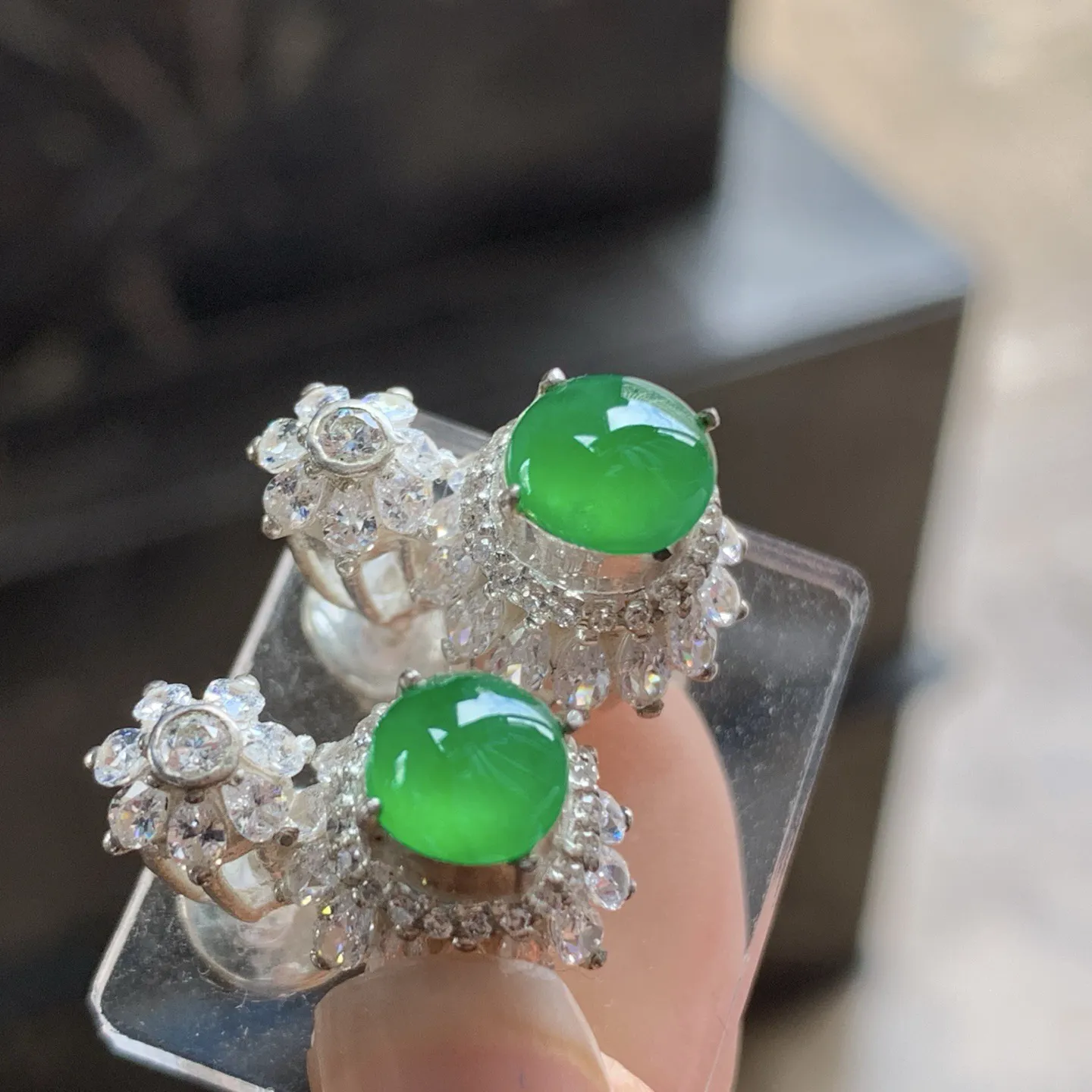 冰绿耳钉^_^种老 色阳冰透 铜拖