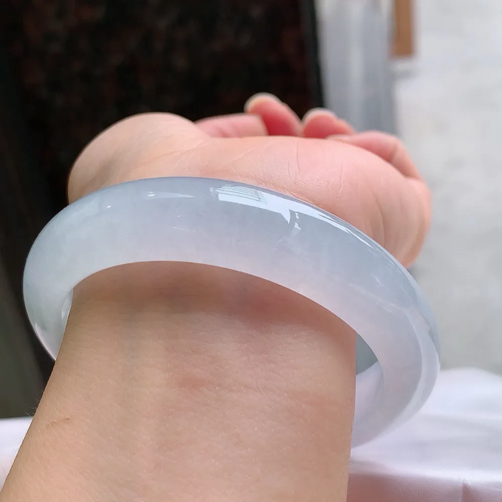 正圈高冰种 无瑕 尺寸:57.1/14/8.8 荧光闪闪🥰🥰