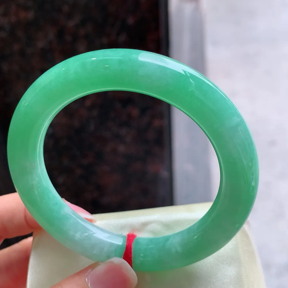 圆条满绿 无瑕 尺寸:53.8/10.8 满色