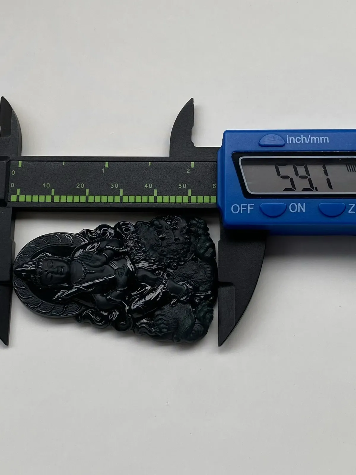 墨翠【文殊菩萨】细腻干净，黑度好、性价比高，雕工精湛，打灯透绿‘