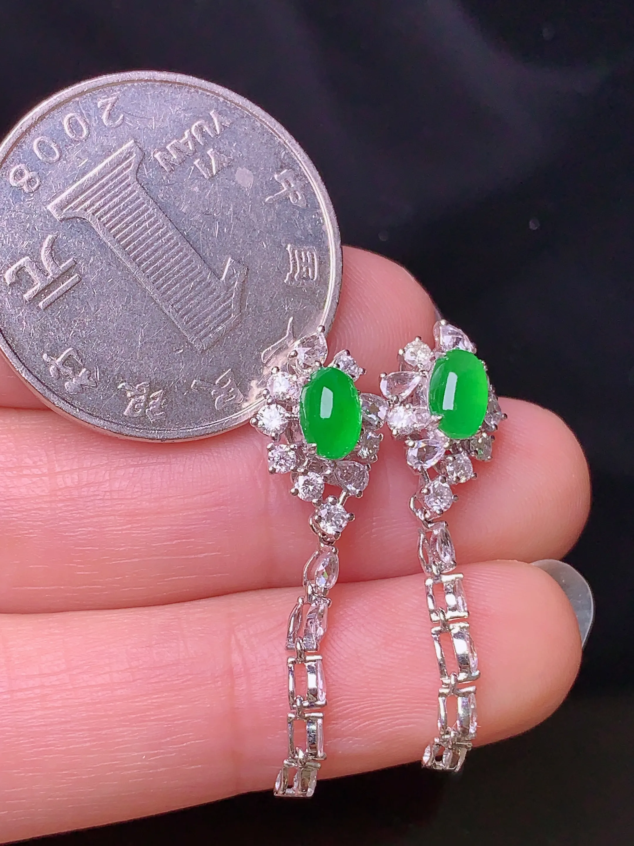 18k金钻镶嵌满绿蛋面耳坠 玉质细腻 色泽清新艳丽 整体尺寸32.5*9.8*7