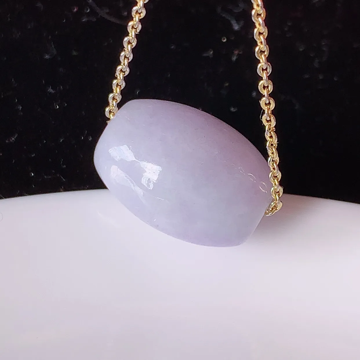 自然光实拍，冰润紫罗兰翡翠路路通吊坠，寓意好运连连，路路畅通，经典款式，财运滚滚，路路通，佩戴效果更好！配图银链子#05.7