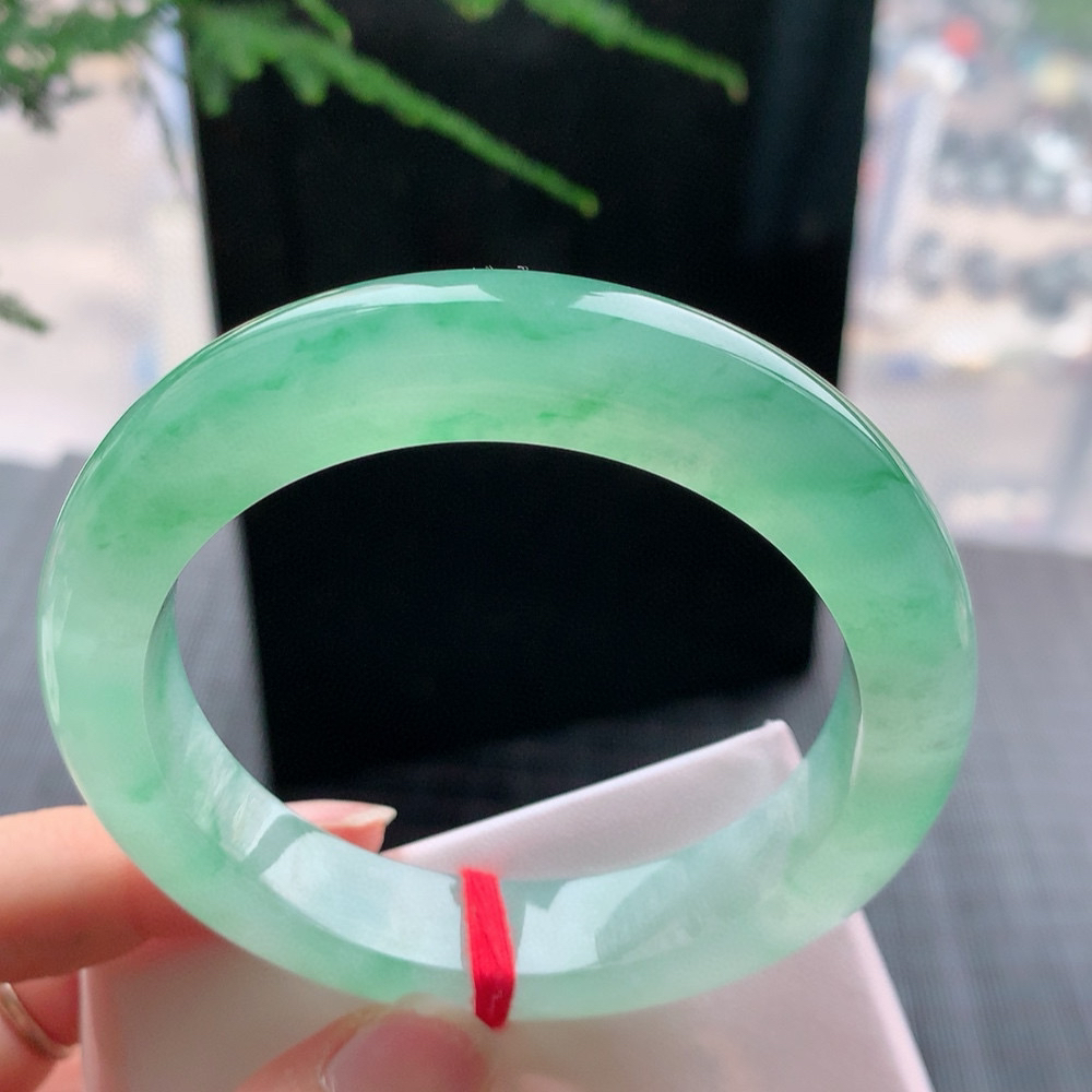 正圈冰玻阳绿 无瑕 尺寸:56.2/12.6/9.9 种色俱佳