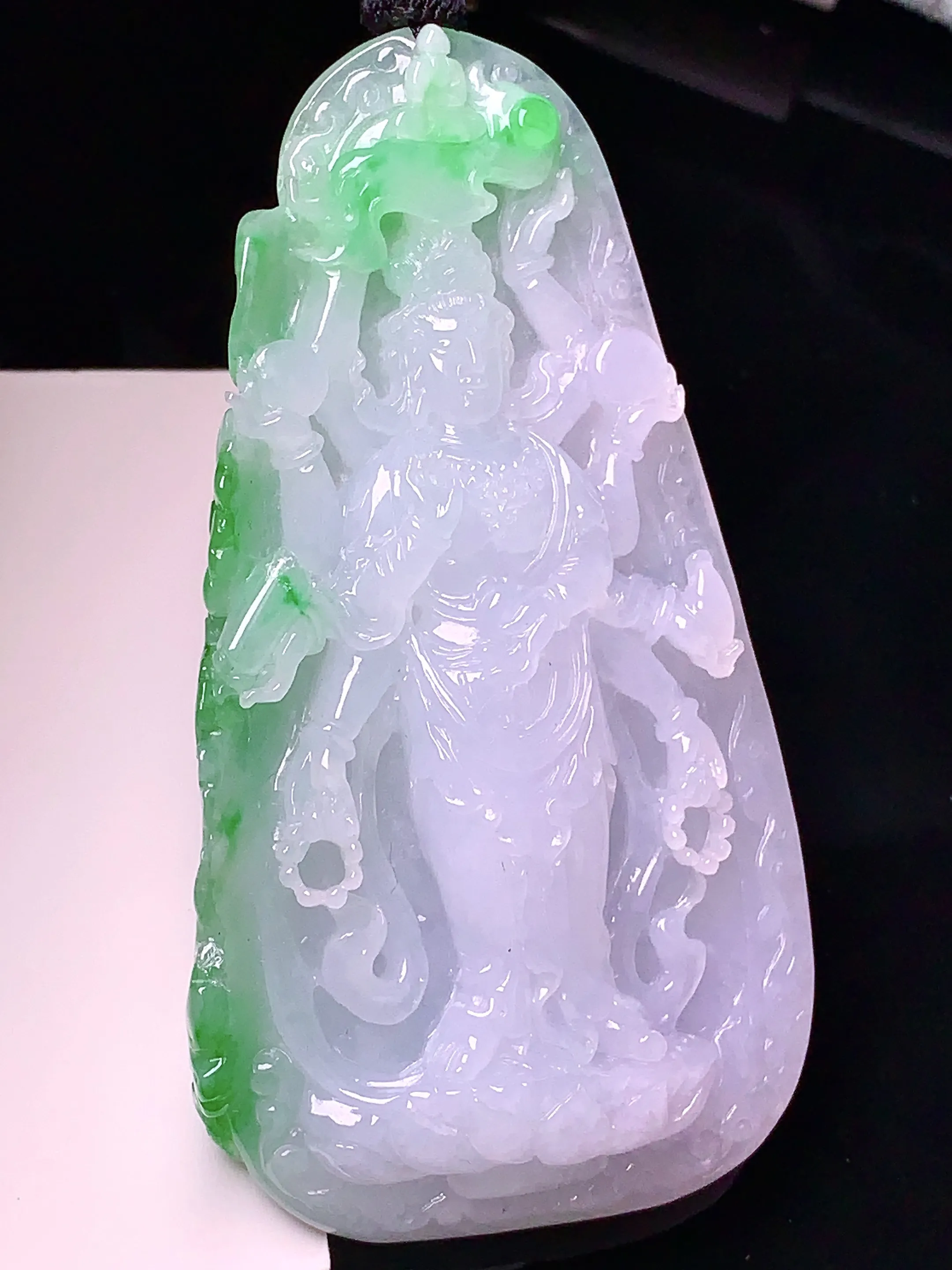 18k金钻镶嵌飘绿千手观音吊坠 玉质细腻 色泽清新艳丽 整体尺寸72.6*39.8*12