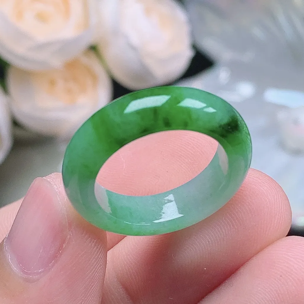 缅甸翡翠老坑种水润飘阳绿戒指玉指环  水润通透 尺寸：17.8-5.9-4mm 16号圈口2S