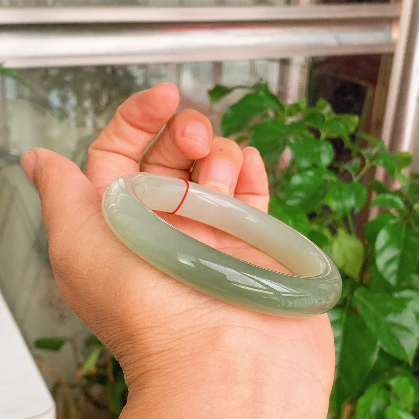 58圈口 和田玉青海翠翠青手镯   58圈口条宽12厚10重58克，玉质细腻油润 底色纯净 脂粉好。