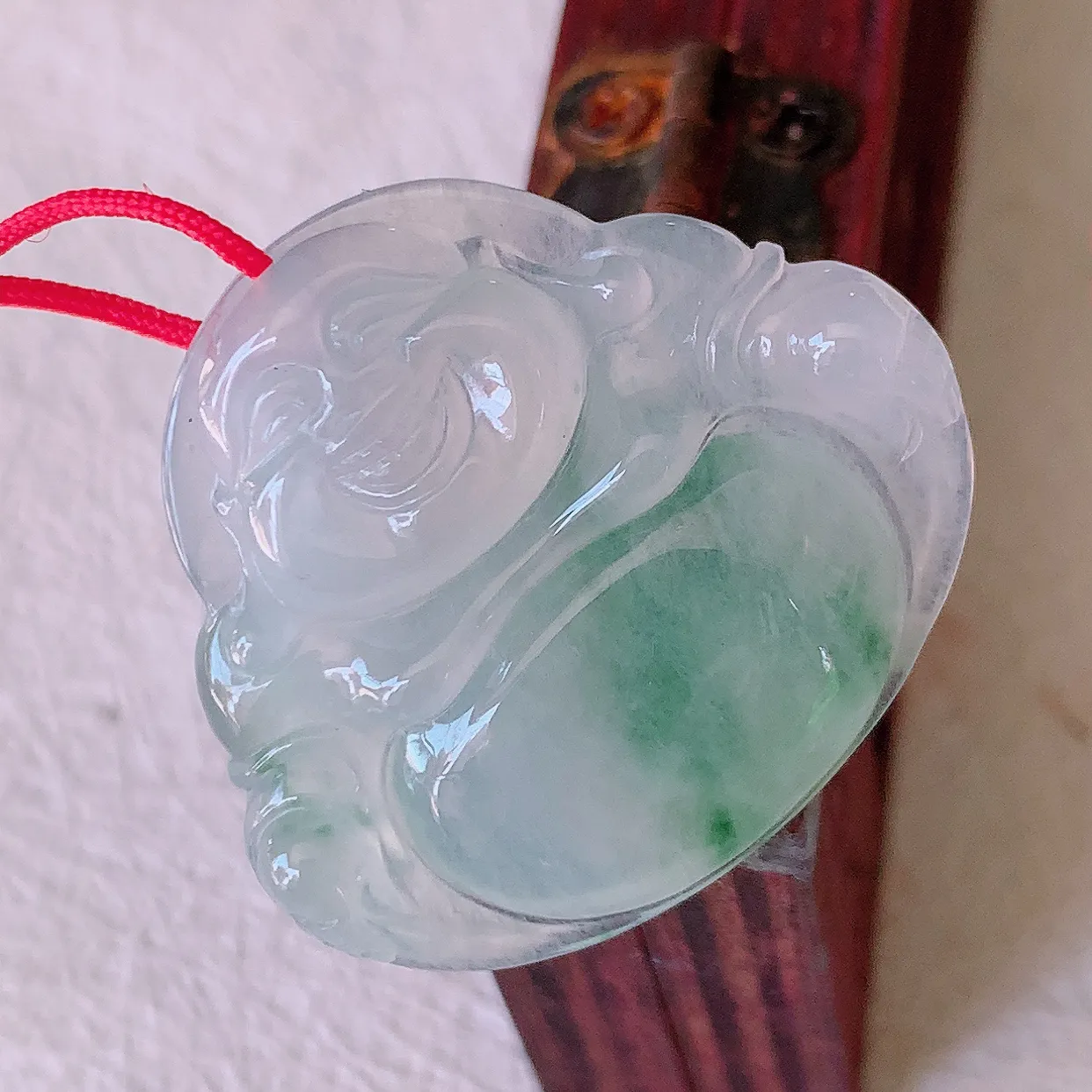 自然光实拍，冰种飘花翡翠佛公吊坠，玉笑佛，饱满，开脸喜庆，配戴优雅迷人！#46.7
