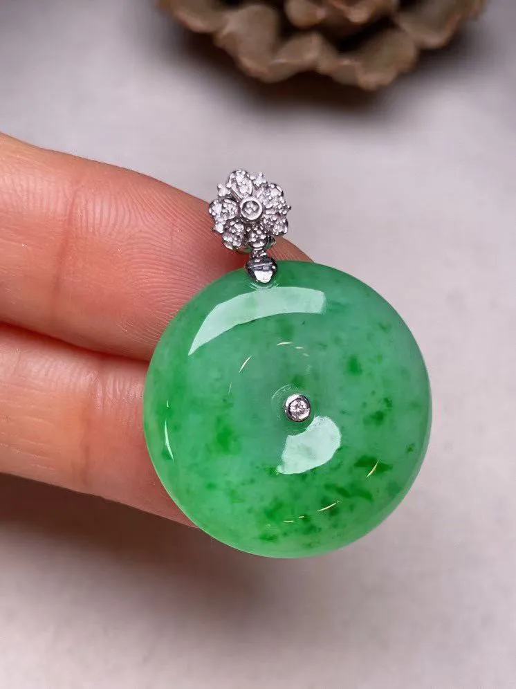 冰糯种辣色平安扣吊坠、真金真钻镶嵌，种水好，玉质细腻 .裸石尺寸 23.2