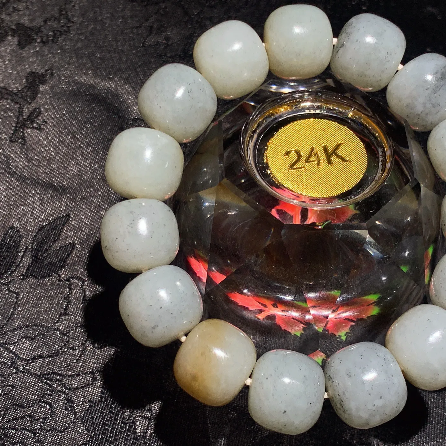 新疆和田玉楼兰三色老型珠手串。单颗尺寸13/15重70.5克。玉质细腻油润。手推出油。佩戴高端典雅。lt251107