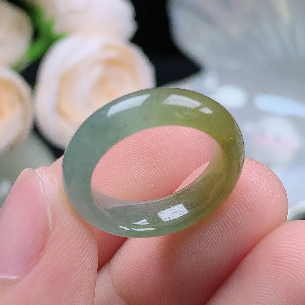 缅甸翡翠老坑种水润起胶飘黄翡小圈口戒指玉指环  水润通透 尺寸：15.7-5.6-3.3mm 10号圈口2S
