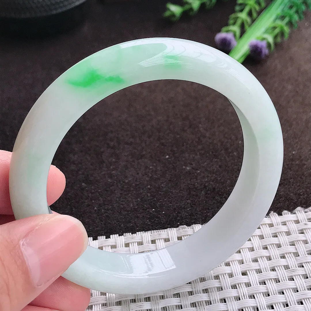 天然a货翡翠56/11.9/8.5老坑精美温润飘阳绿手镯宽边翡翠玉镯美人镯