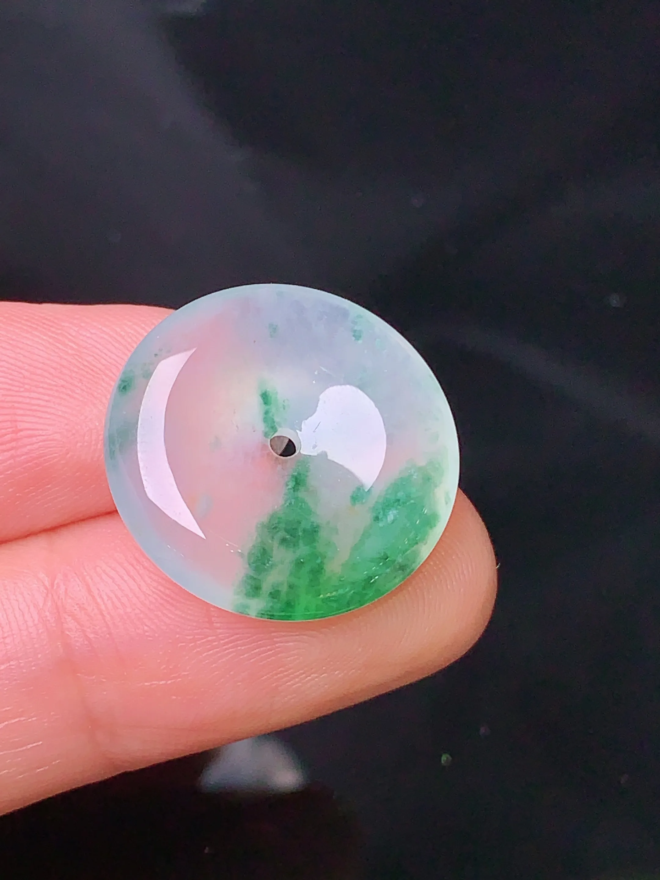 飘绿平安扣吊坠 玉质细腻 色泽清新艳丽 整体尺寸19.5*4.8