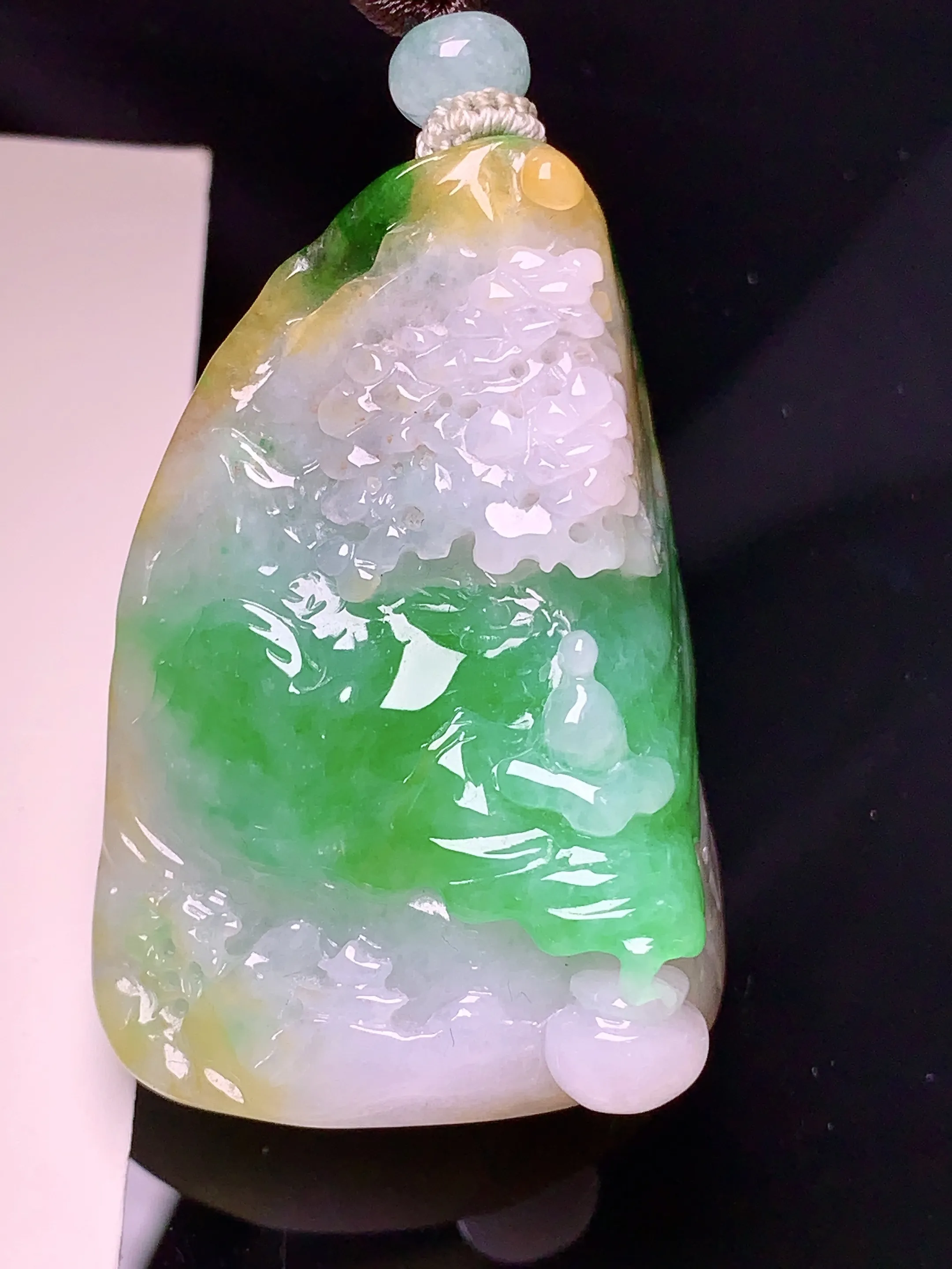 黄绿悟道吊坠 玉质细腻 色泽清新艳丽 整体尺寸45*31.5*18.7